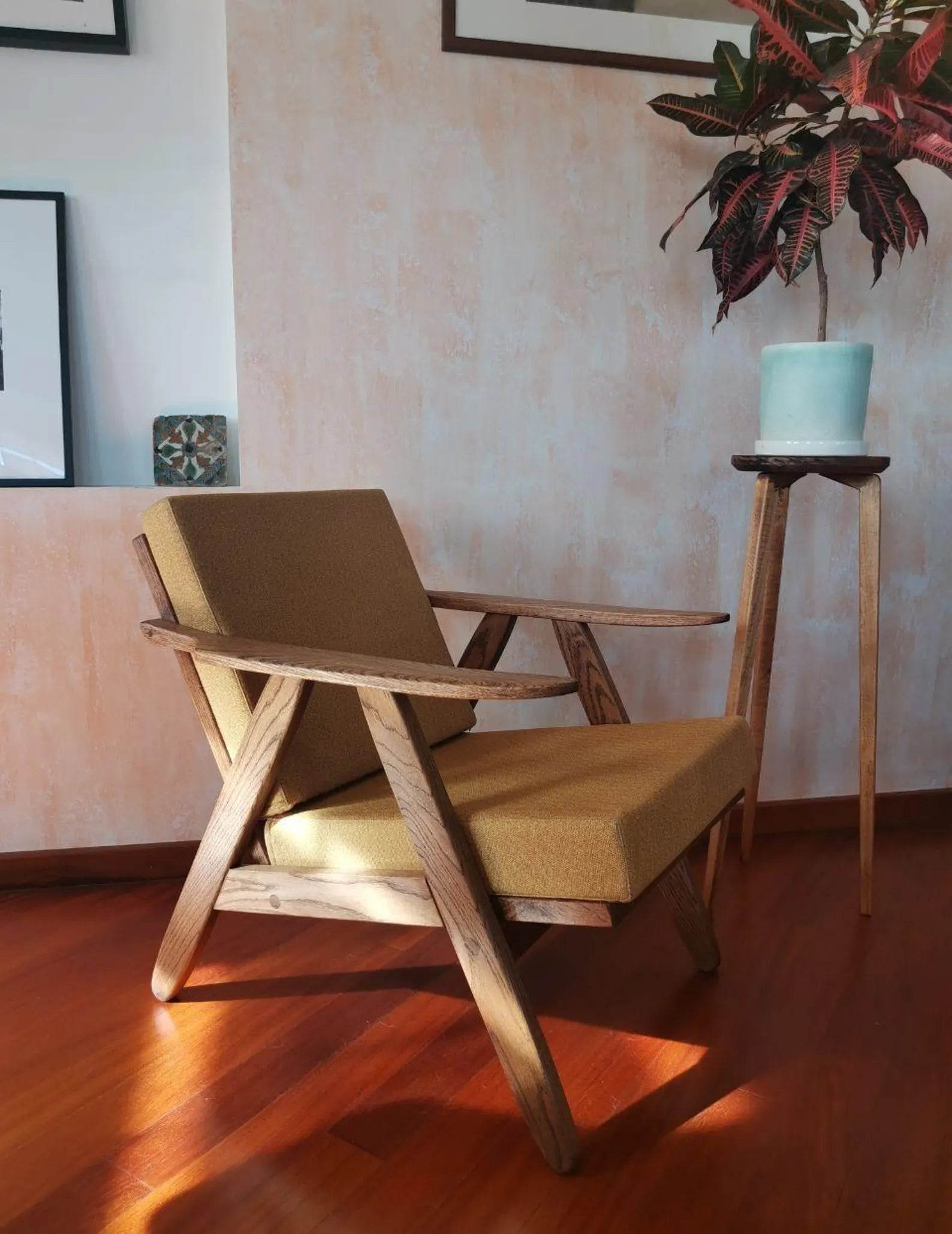 Mid-Century Modern Lounge Chair